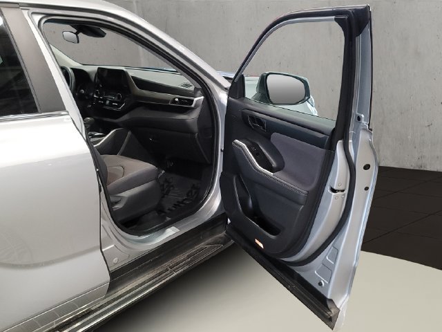 Used 2023 Toyota Highlander L FWD image 38