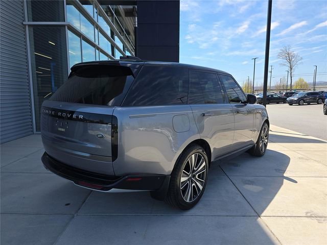 Used 2023 Land Rover Range Rover SE image 3