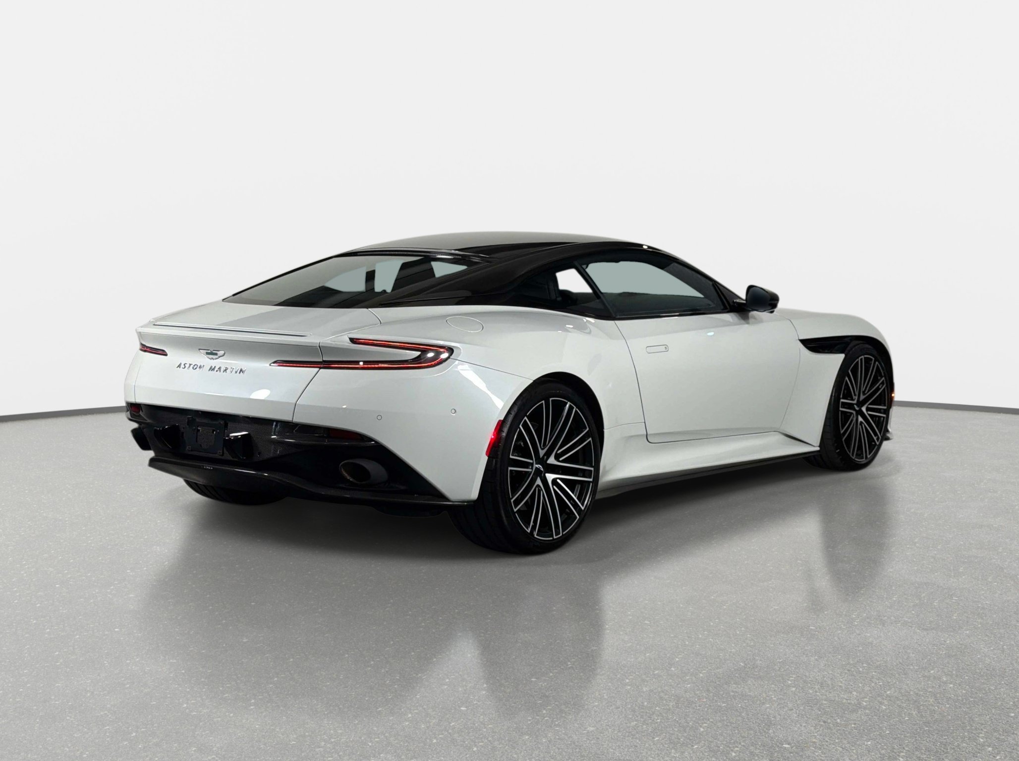 Used 2024 Aston Martin DB12 Coupe RWD image 7