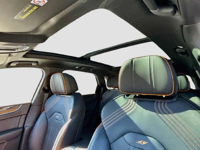 Used 2025 Bentley Bentayga AWD/4WD image 23