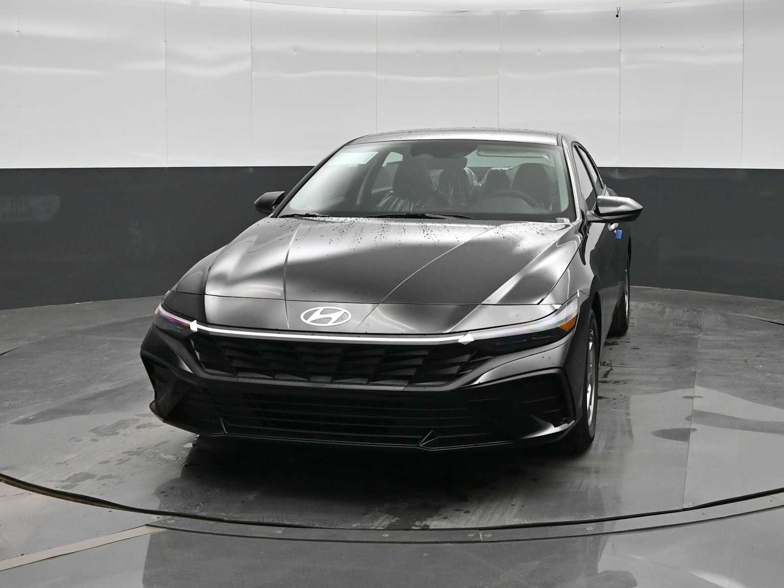 New 2026 Hyundai Elantra SE FWD image 3