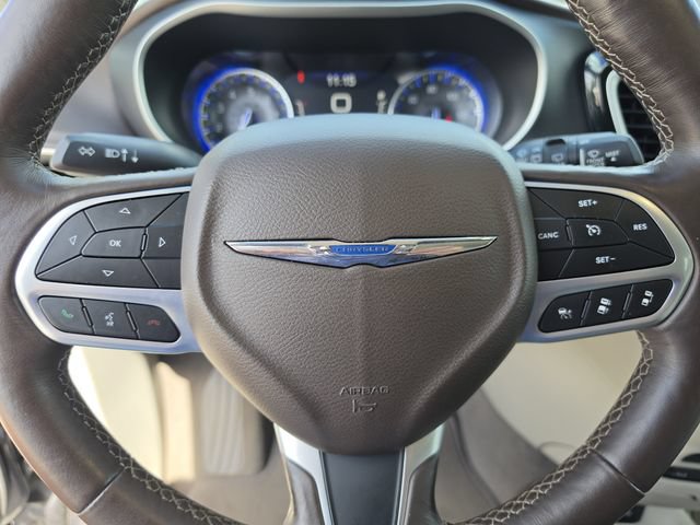 Used 2020 Chrysler Pacifica Touring-L Plus FWD image 39