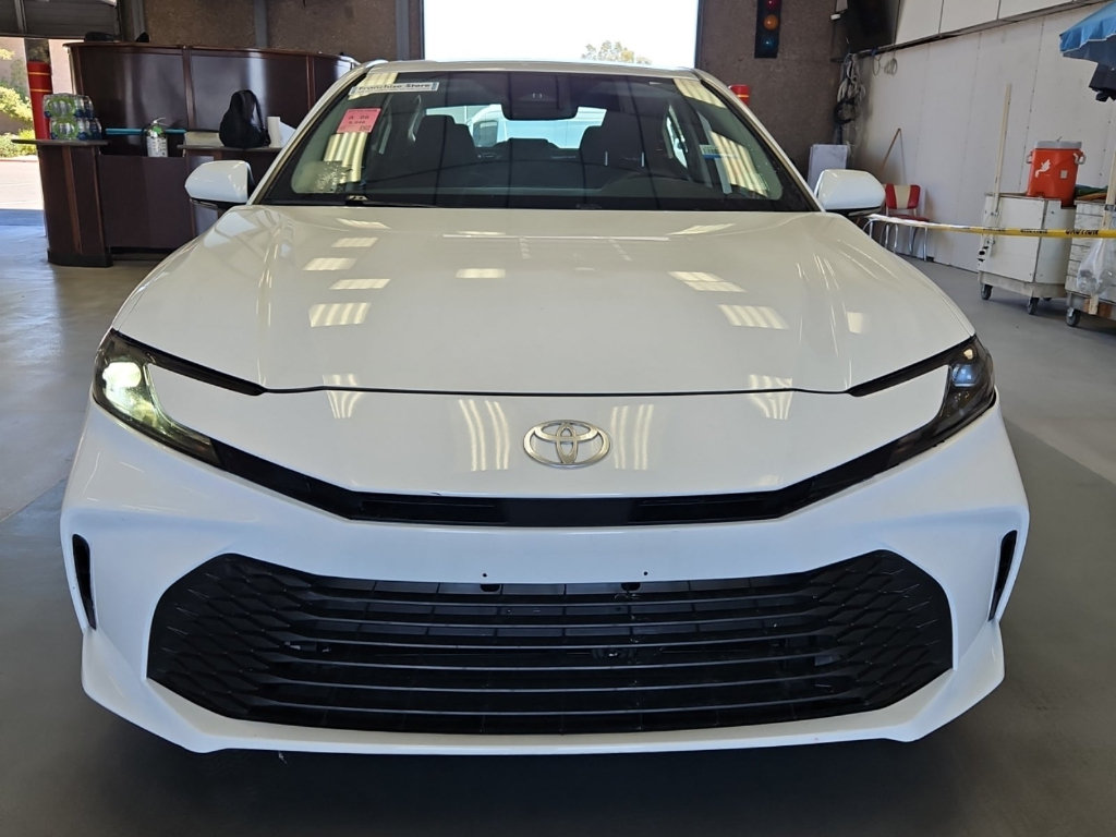 Used 2025 Toyota Camry LE w/ Convenience Package FWD image 4