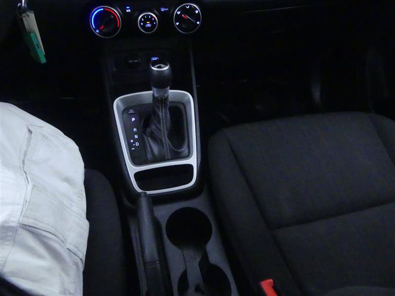 Used 2021 Hyundai Venue SE FWD image 14