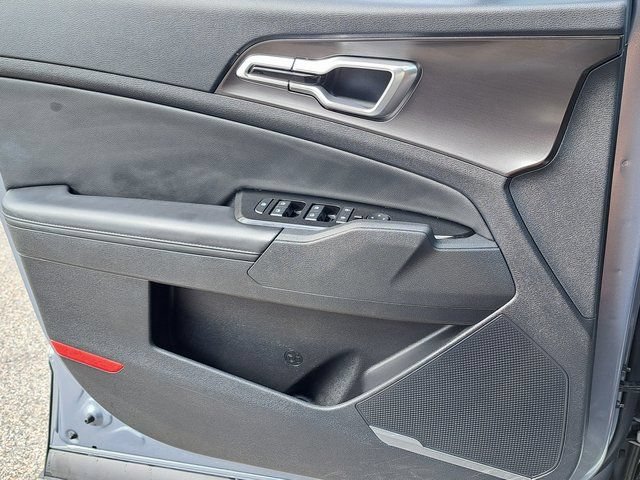 Used 2025 Kia Sportage EX FWD image 21