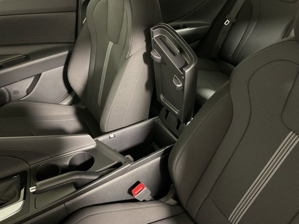 New 2025 Hyundai Elantra SE image 31
