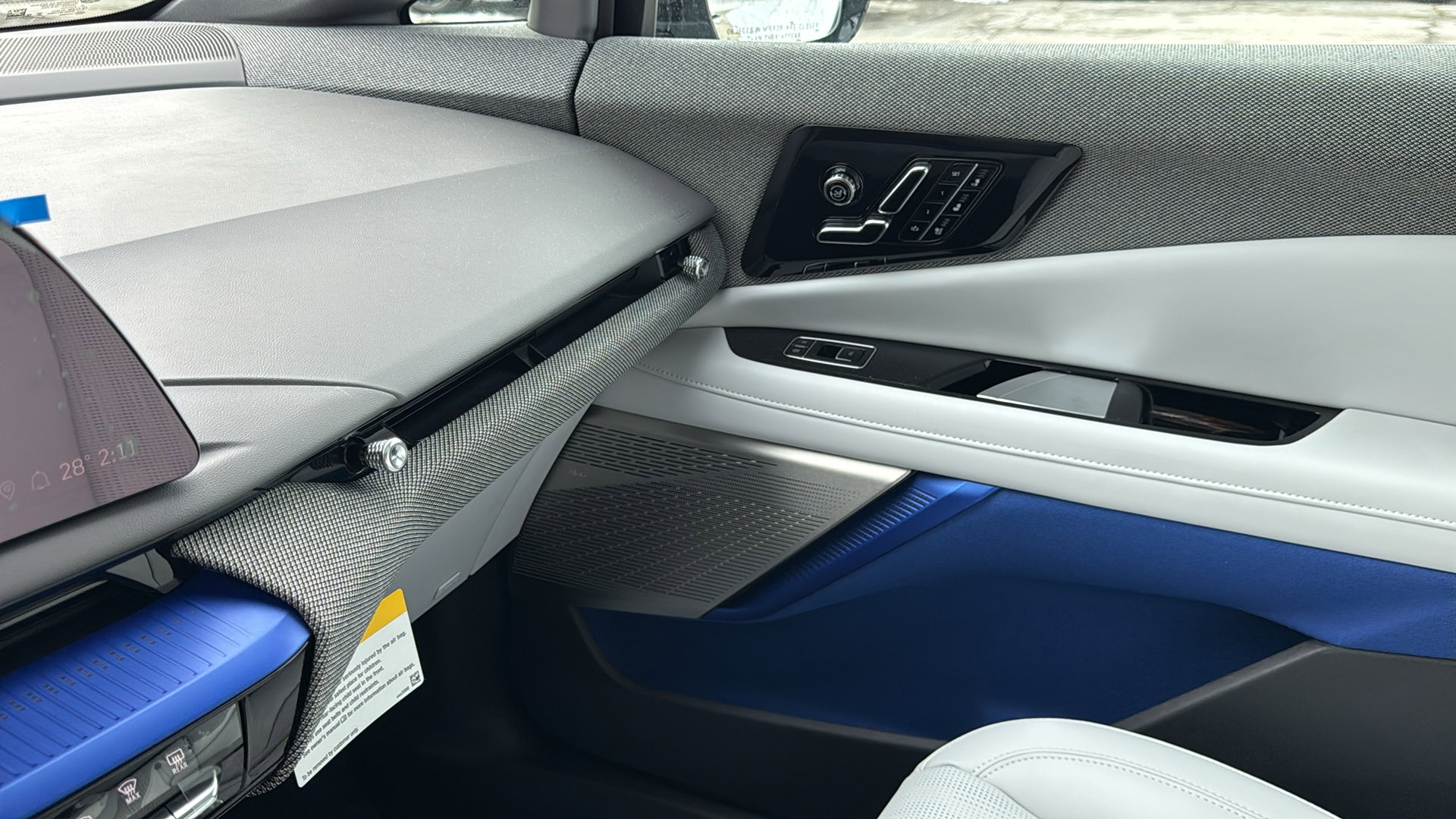 New 2026 Cadillac Optiq Luxury 2 image 22