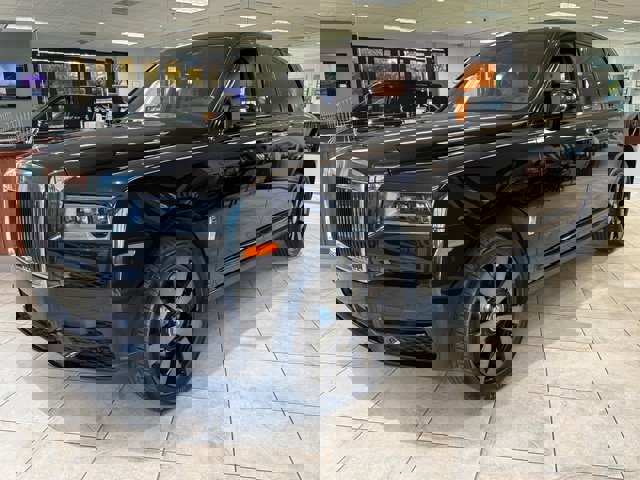 Used 2023 Rolls-Royce Cullinan w/ Dark Exterior Package image 5