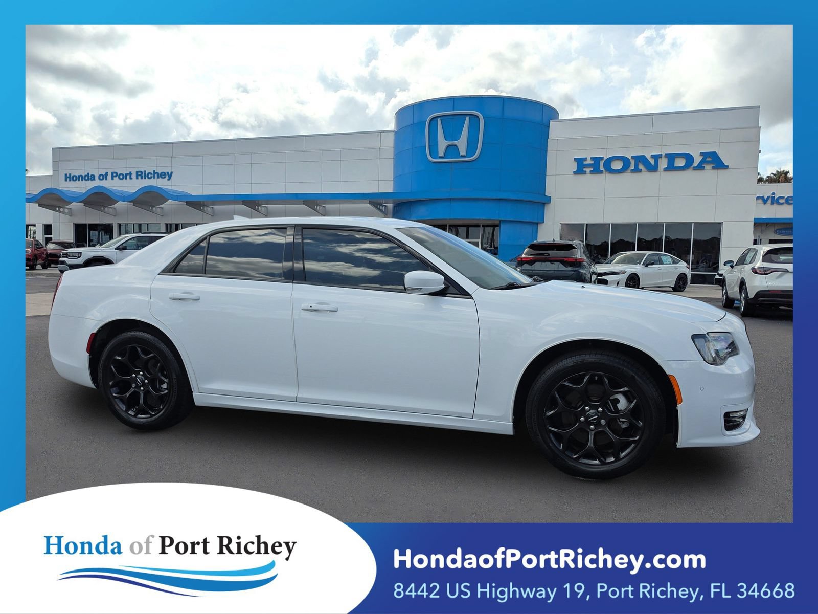 Used 2022 Chrysler 300 Touring L w/ Popular Equipment Group AWD/4WD image 1