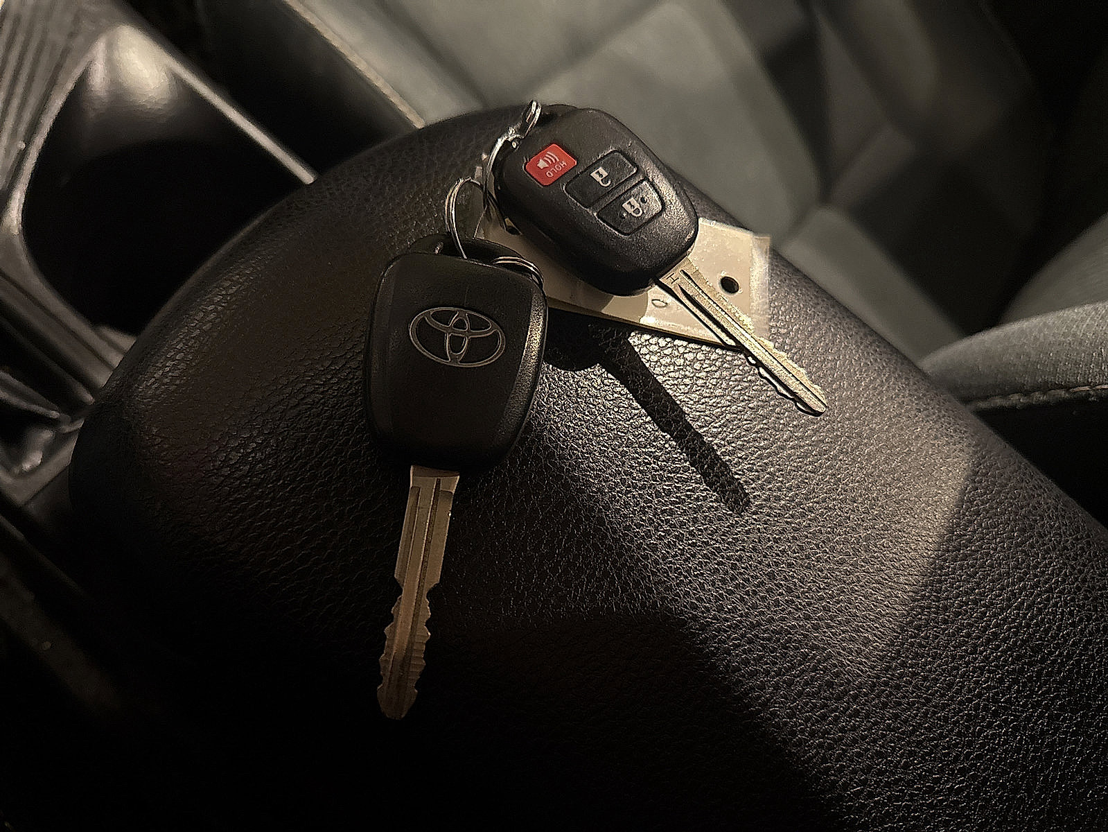 Used 2013 Toyota RAV4 XLE image 39