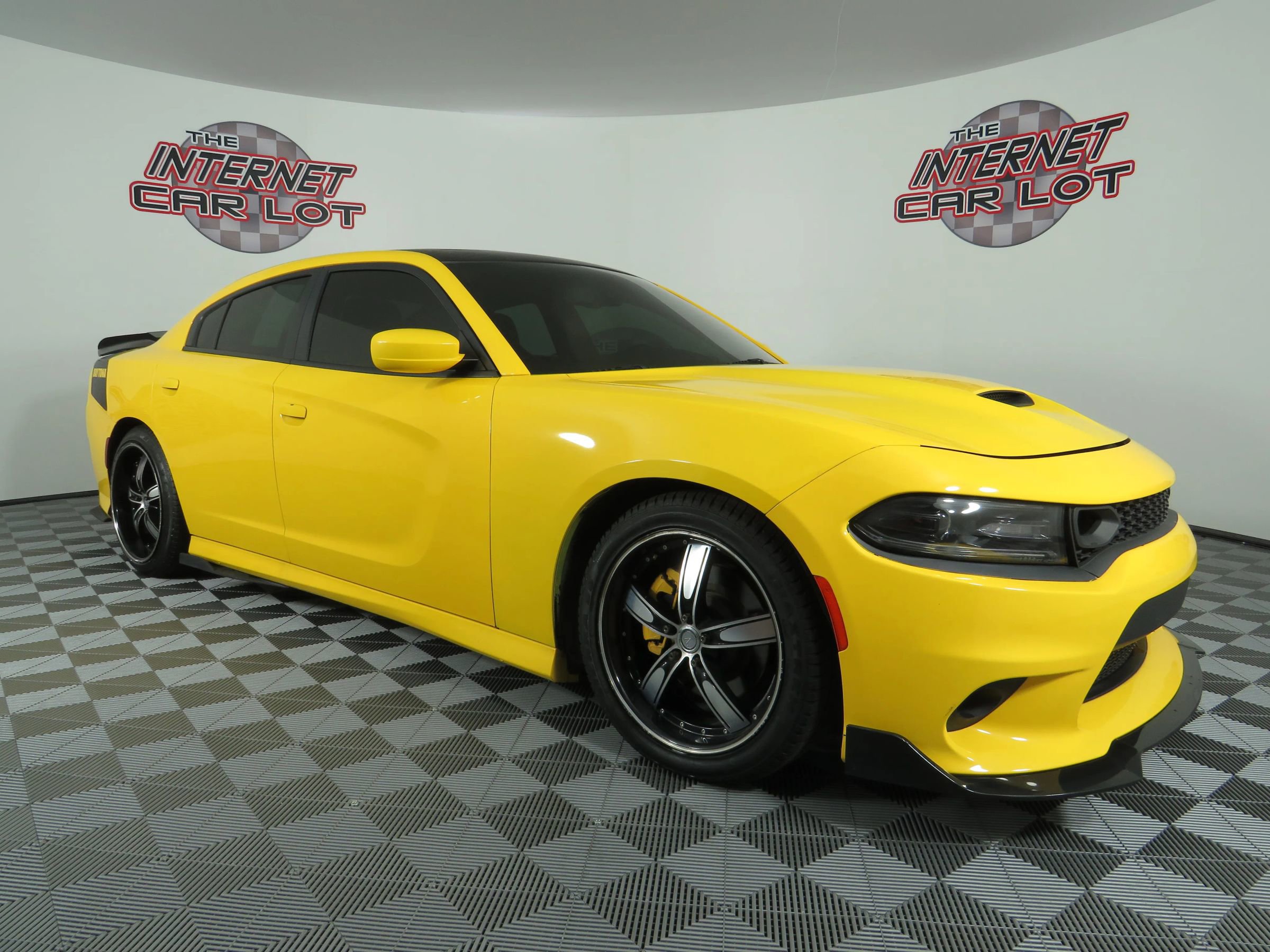 Used 2017 Dodge Charger R/T image 9