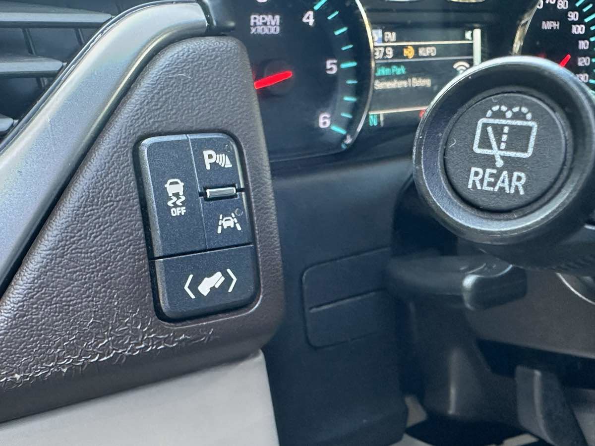Used 2019 Chevrolet Suburban LT AWD/4WD image 35