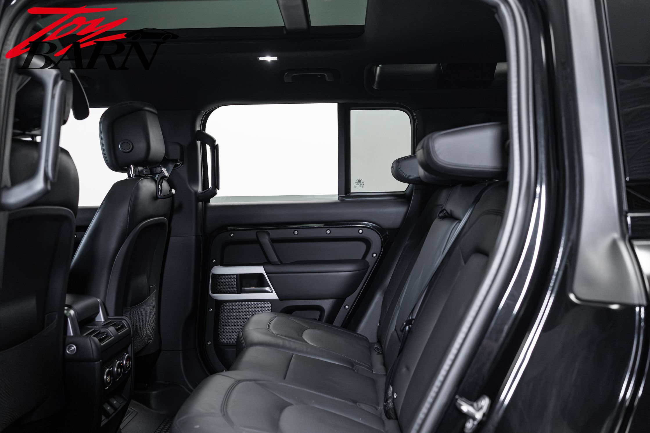 Used 2024 Land Rover Defender 110 SE AWD/4WD image 37
