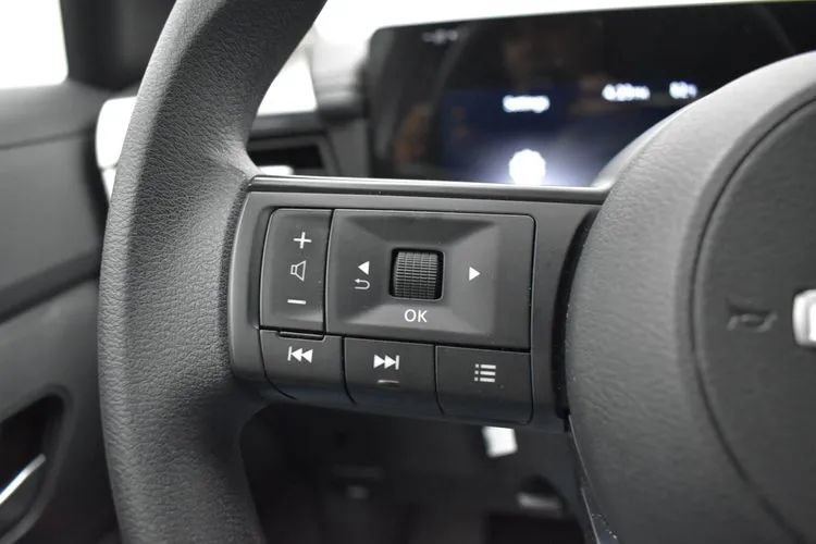 Used 2025 Nissan Kicks SV AWD/4WD image 23