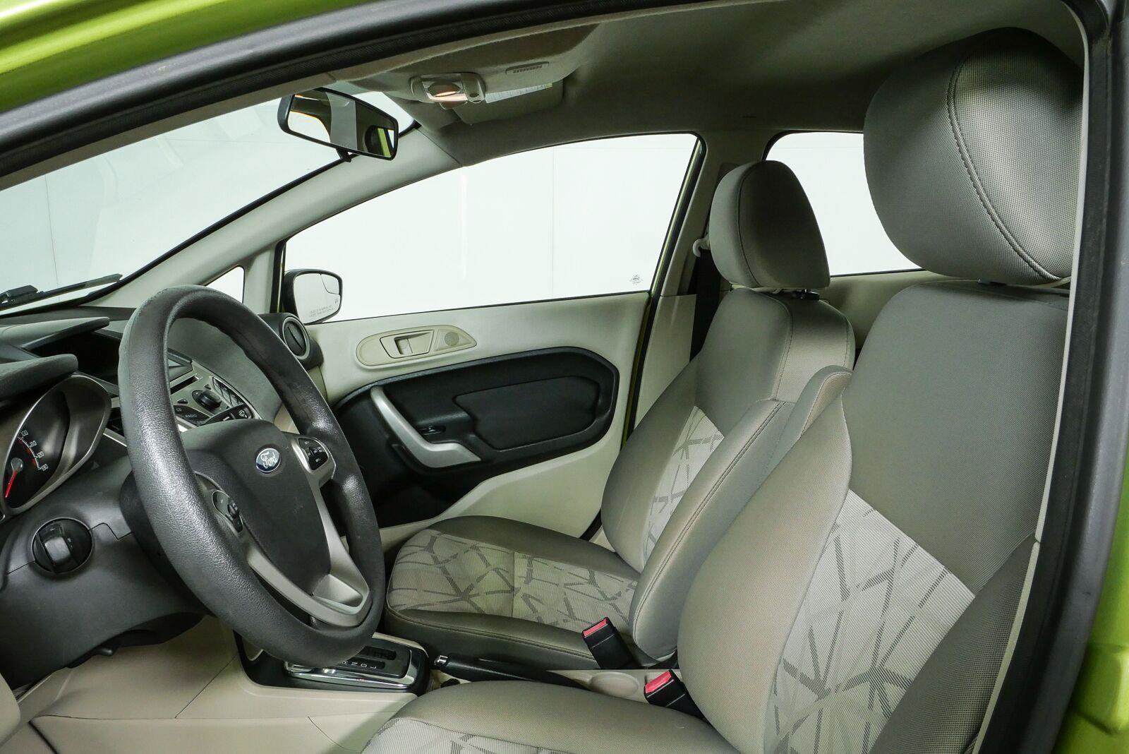 Used 2013 Ford Fiesta SE FWD image 5