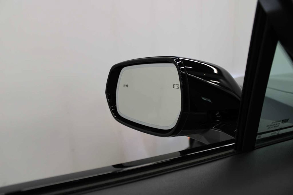 Used 2024 Cadillac Lyriq Luxury AWD/4WD image 14