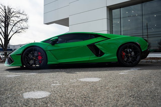 Used 2024 Lamborghini Revuelto image 12