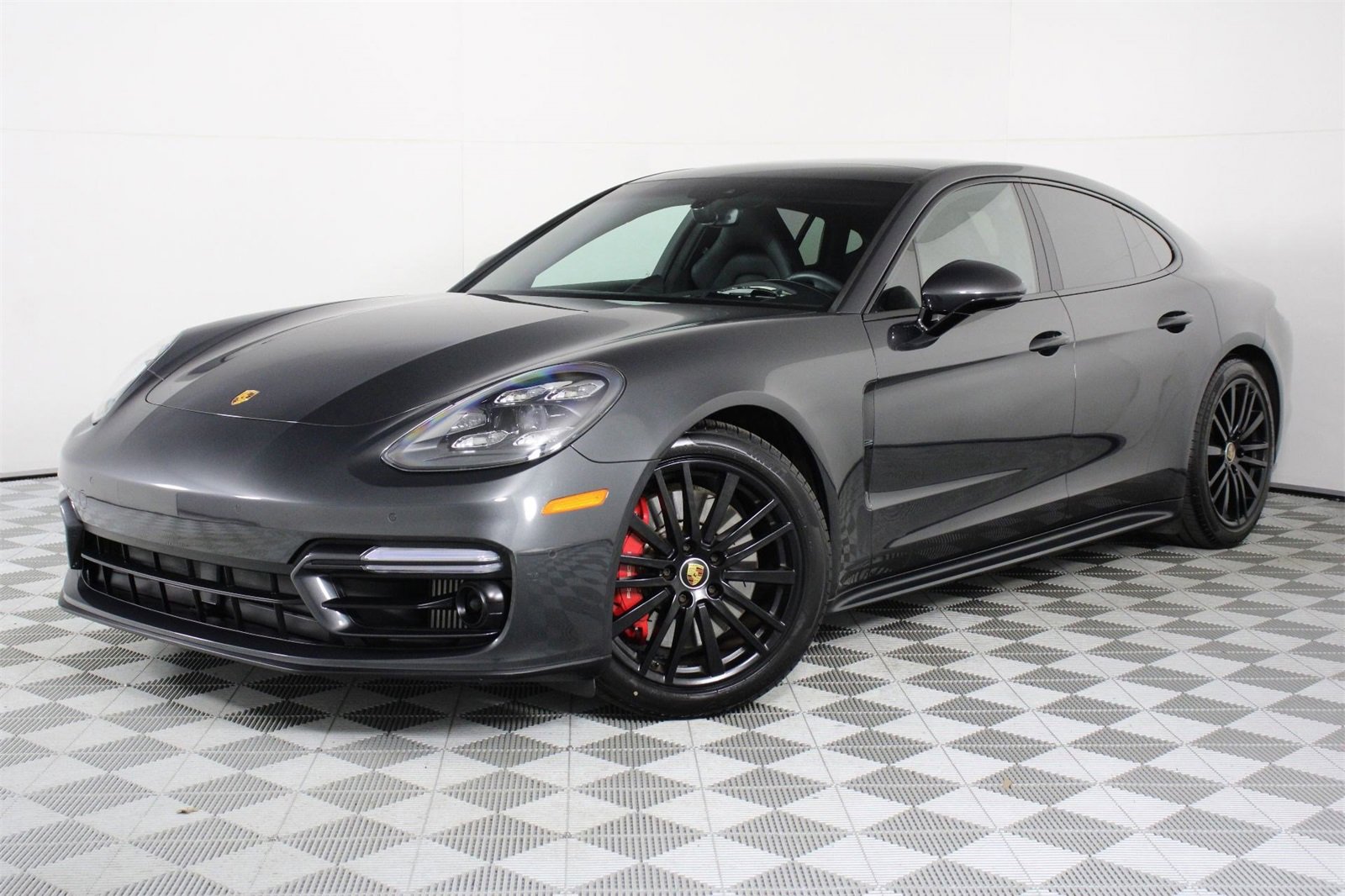 Used 2023 Porsche Panamera GTS image 35