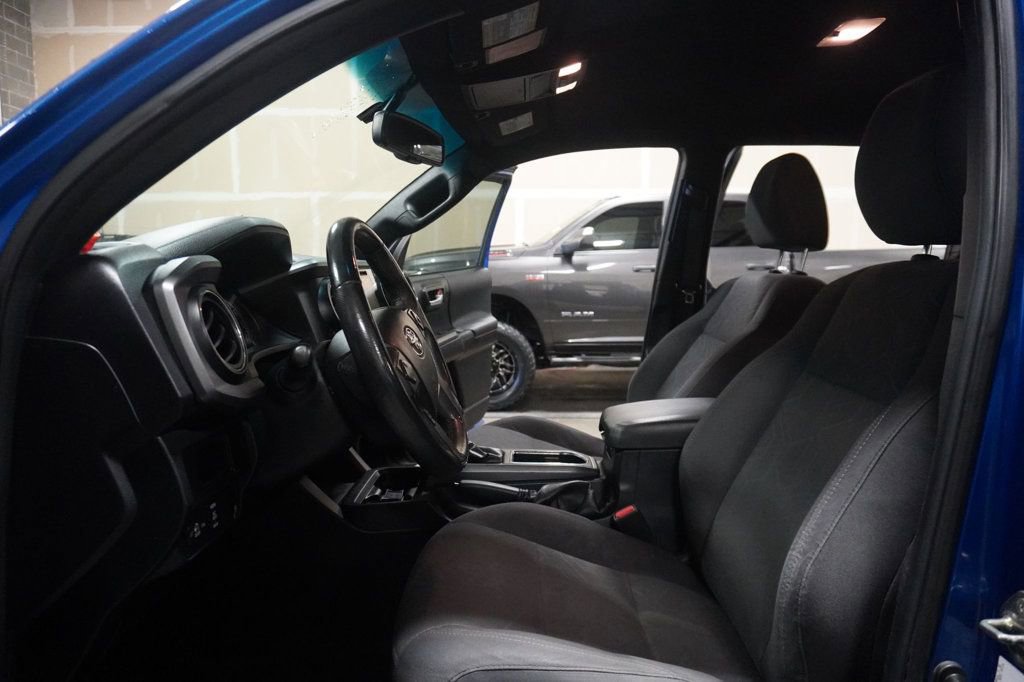 Used 2016 Toyota Tacoma TRD Sport image 5