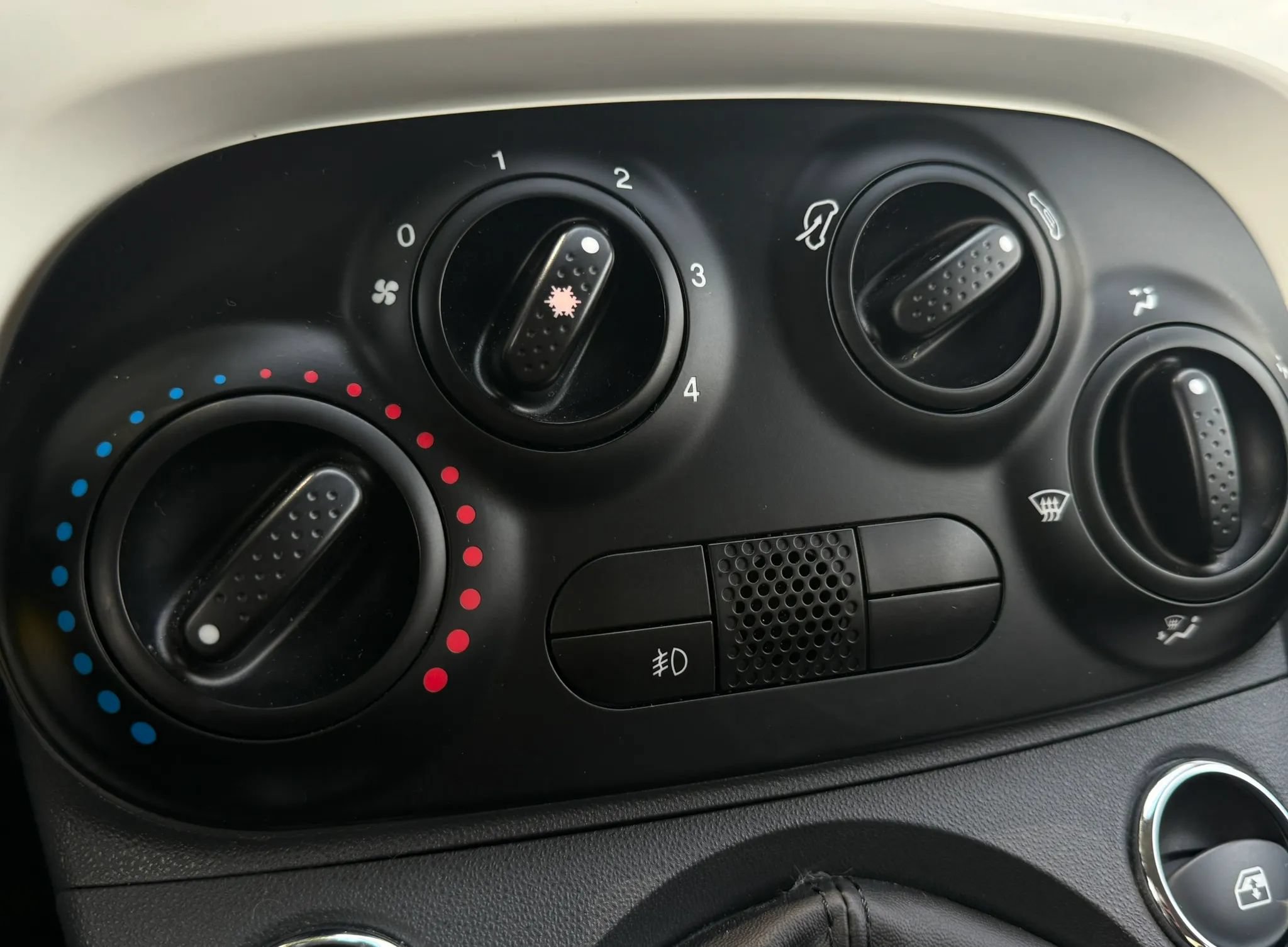 Used 2019 FIAT 500 Pop FWD image 28