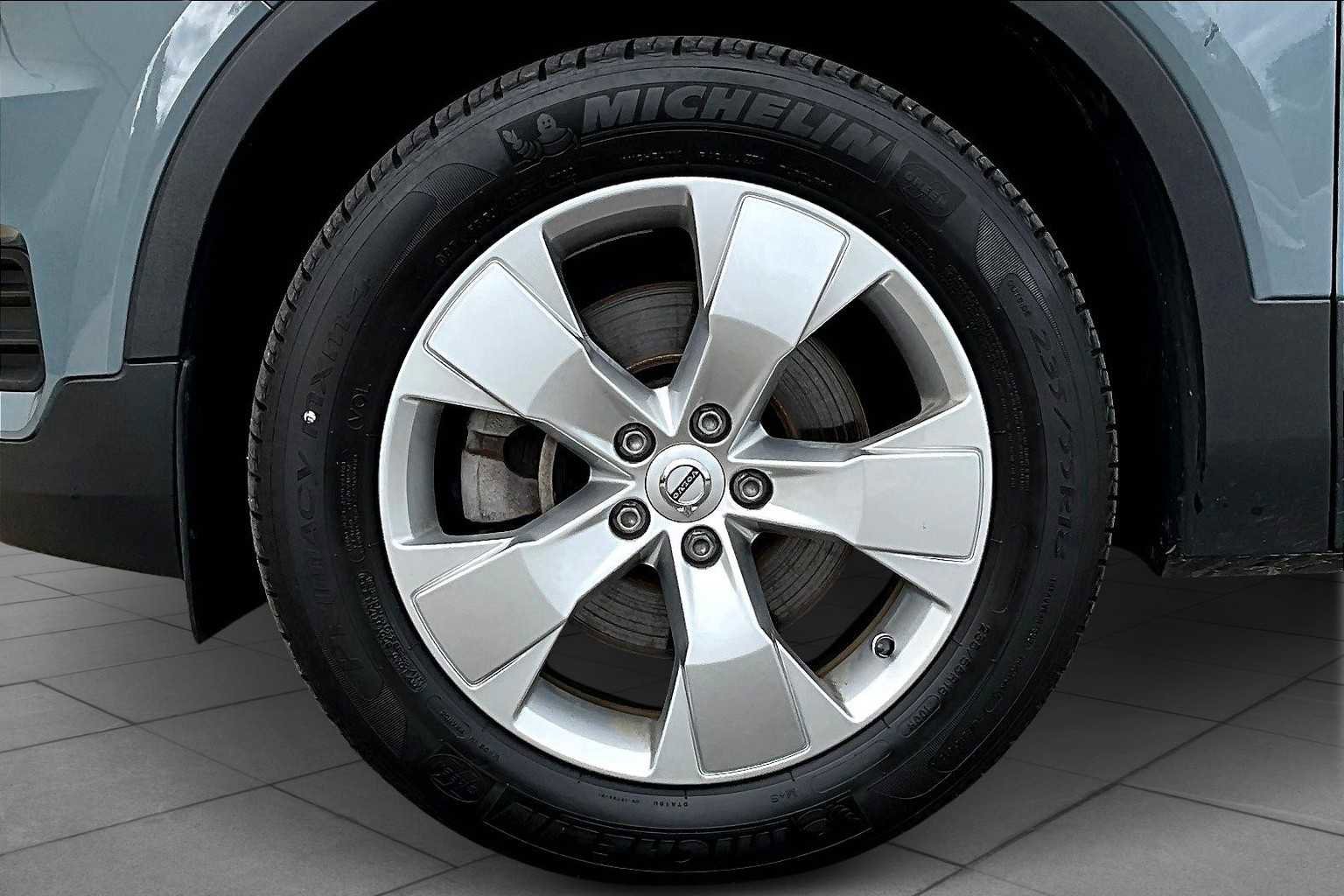 Certified 2022 Volvo XC40 T5 Momentum image 10