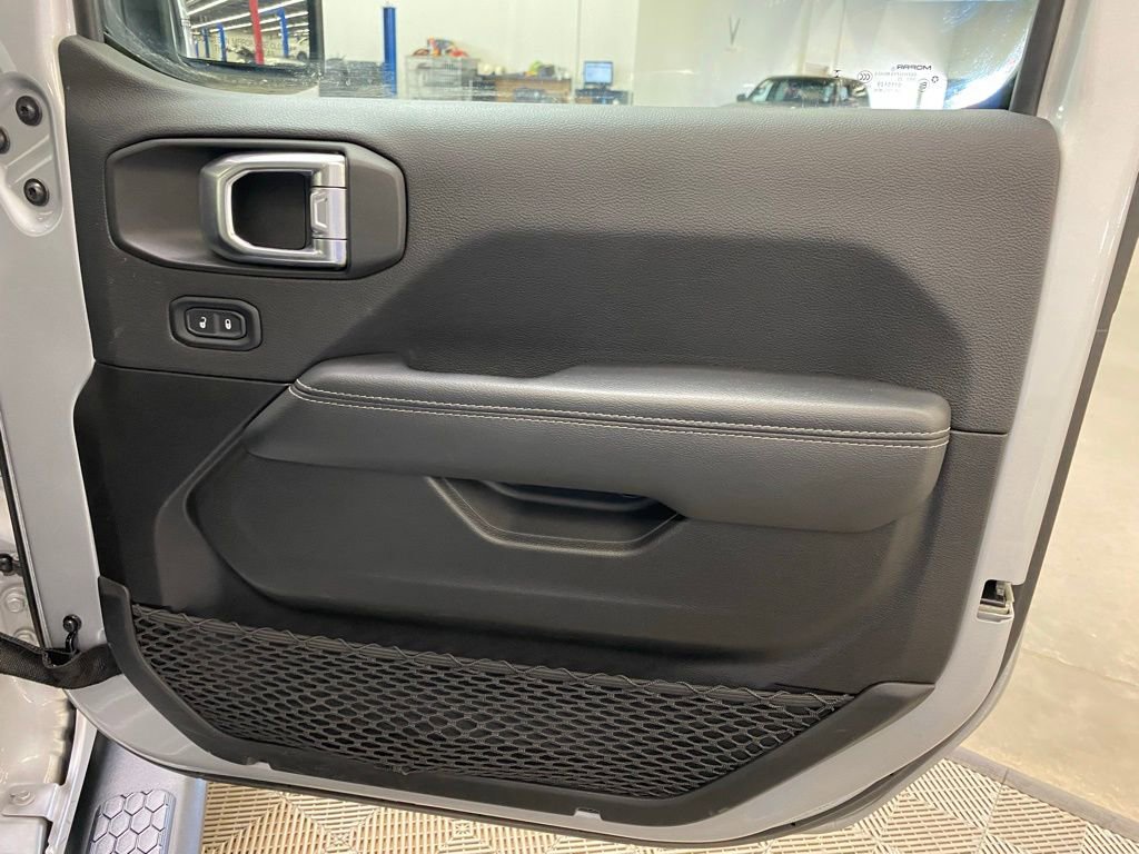 Used 2023 Jeep Wrangler Unlimited Sahara image 22