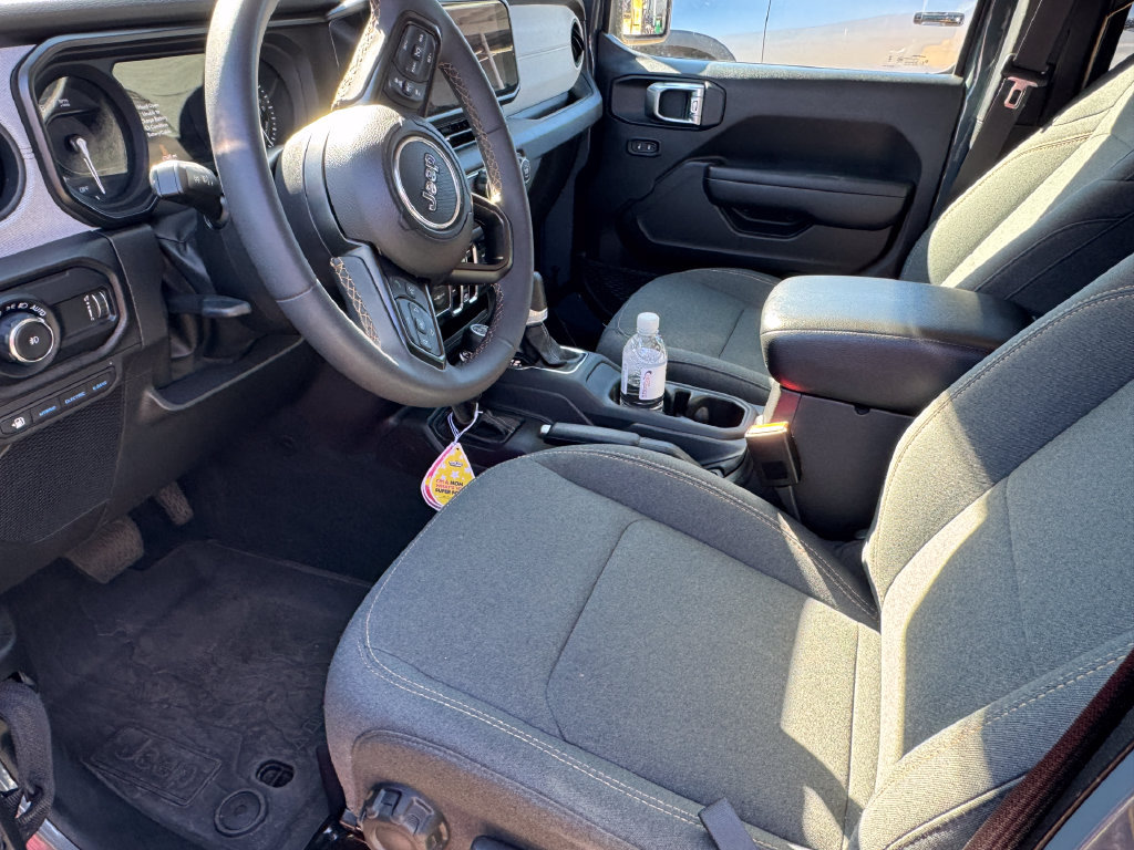 Used 2024 Jeep Wrangler Unlimited AWD/4WD image 22
