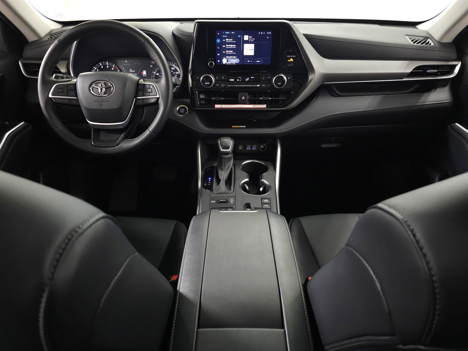 Used 2025 Toyota Highlander XLE AWD/4WD image 24