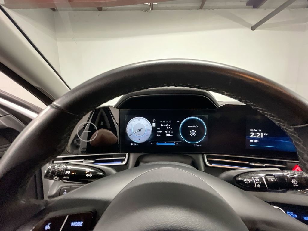 Used 2025 Hyundai Elantra SEL image 11