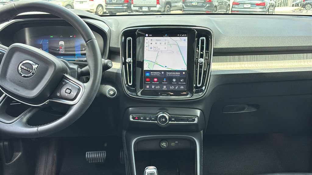 Used 2023 Volvo XC40 B5 Plus w/ Driver Assist Package AWD/4WD image 6