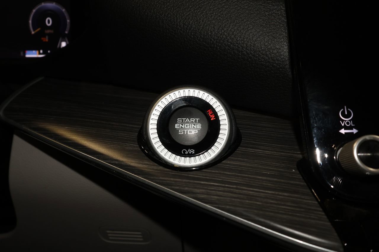 Used 2023 Jeep Wagoneer Series III w/ Premium Group I image 16