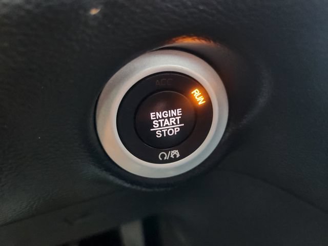 Used 2025 Chrysler Pacifica Select FWD image 8