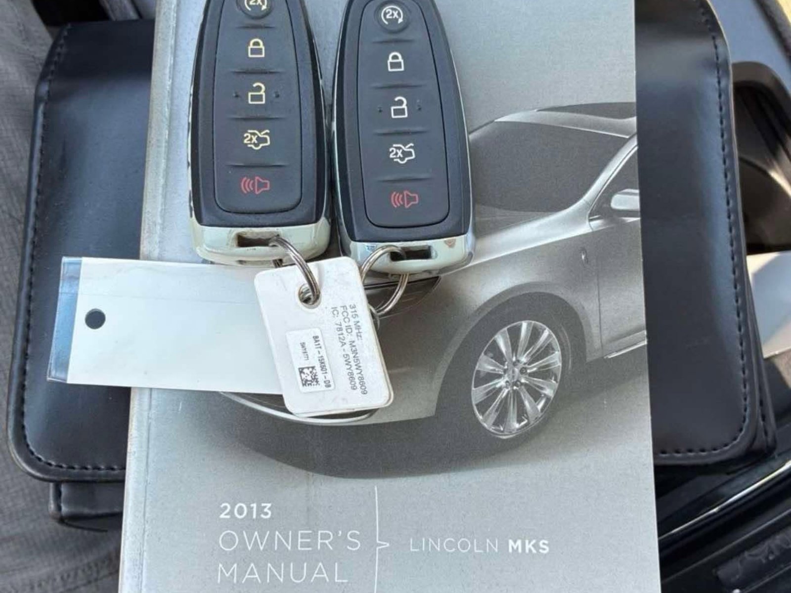Used 2013 Lincoln MKS FWD image 5