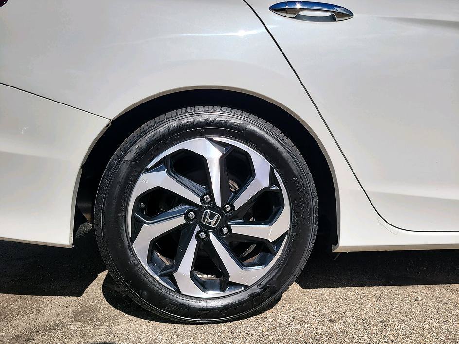 Used 2017 Honda Accord EX-L image 18