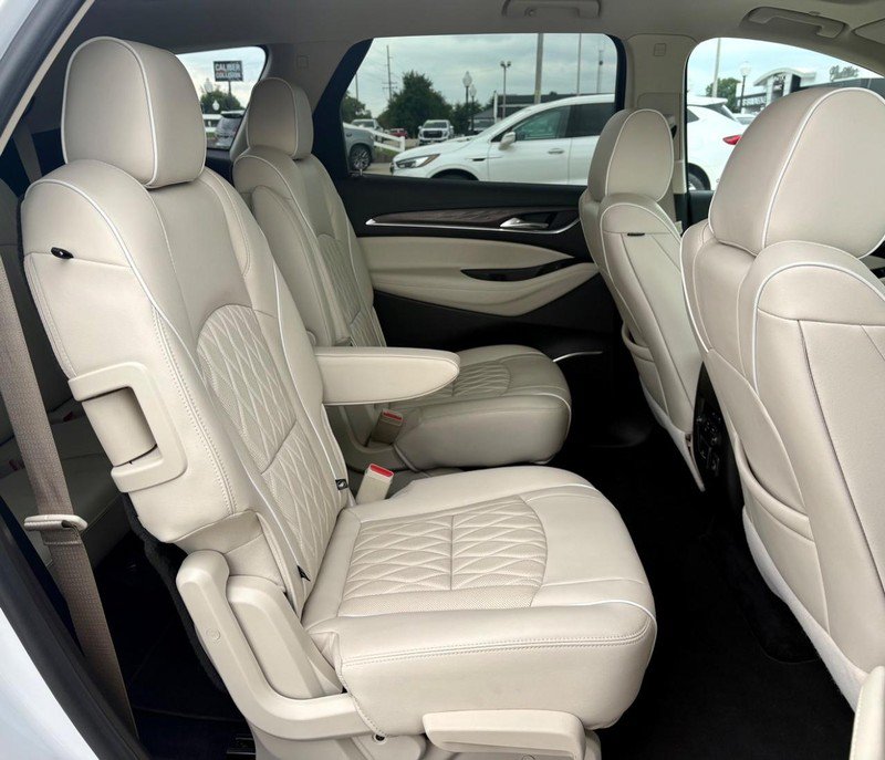 Used 2022 Buick Enclave Avenir w/ Avenir Technology Package AWD/4WD image 13