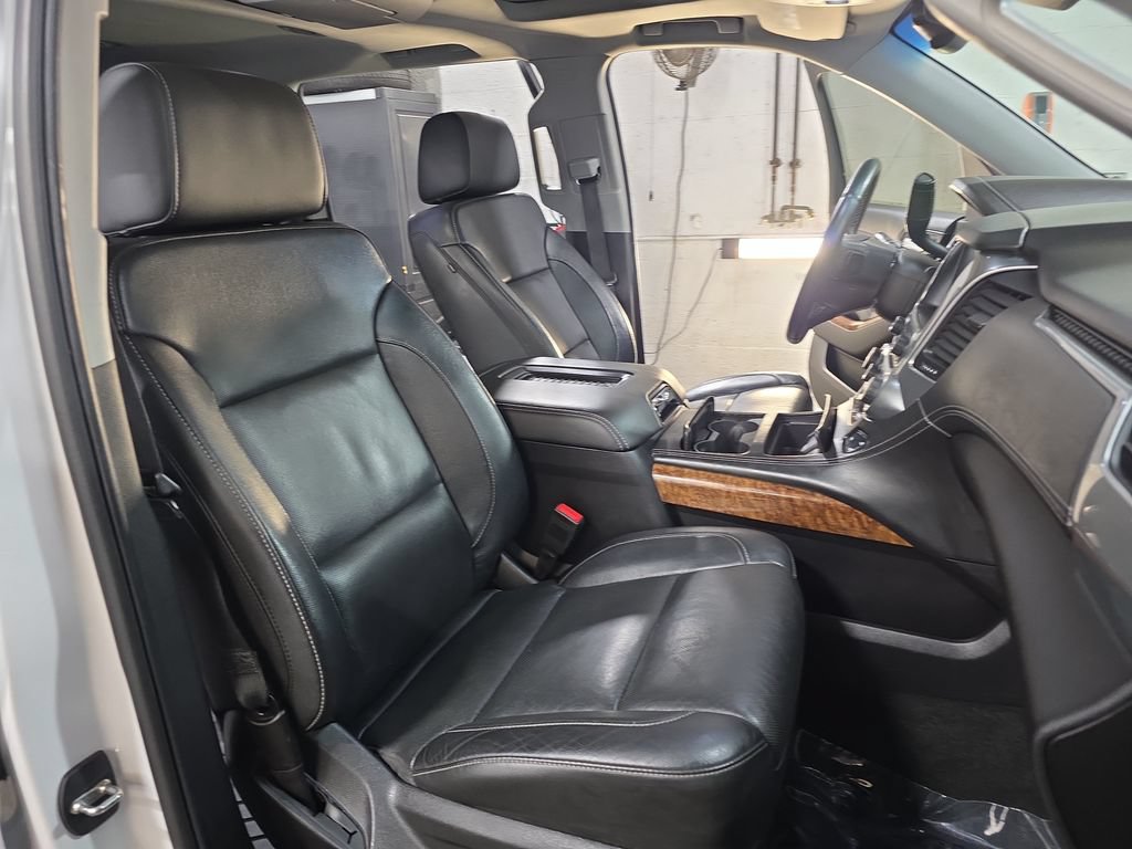 Used 2018 Chevrolet Suburban Premier AWD/4WD image 10