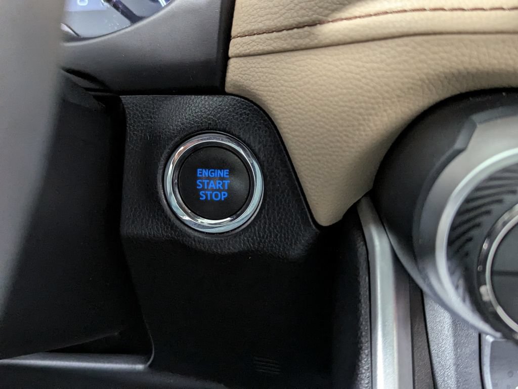Used 2020 Toyota RAV4 Limited AWD/4WD image 36