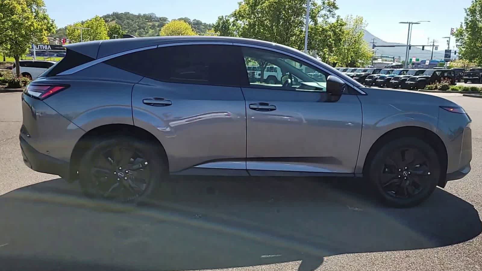 Used 2025 Nissan Murano SV AWD/4WD image 9