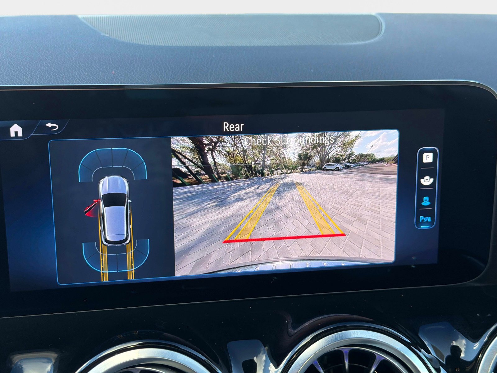 Used 2025 Mercedes-Benz GLA 250 4MATIC image 40