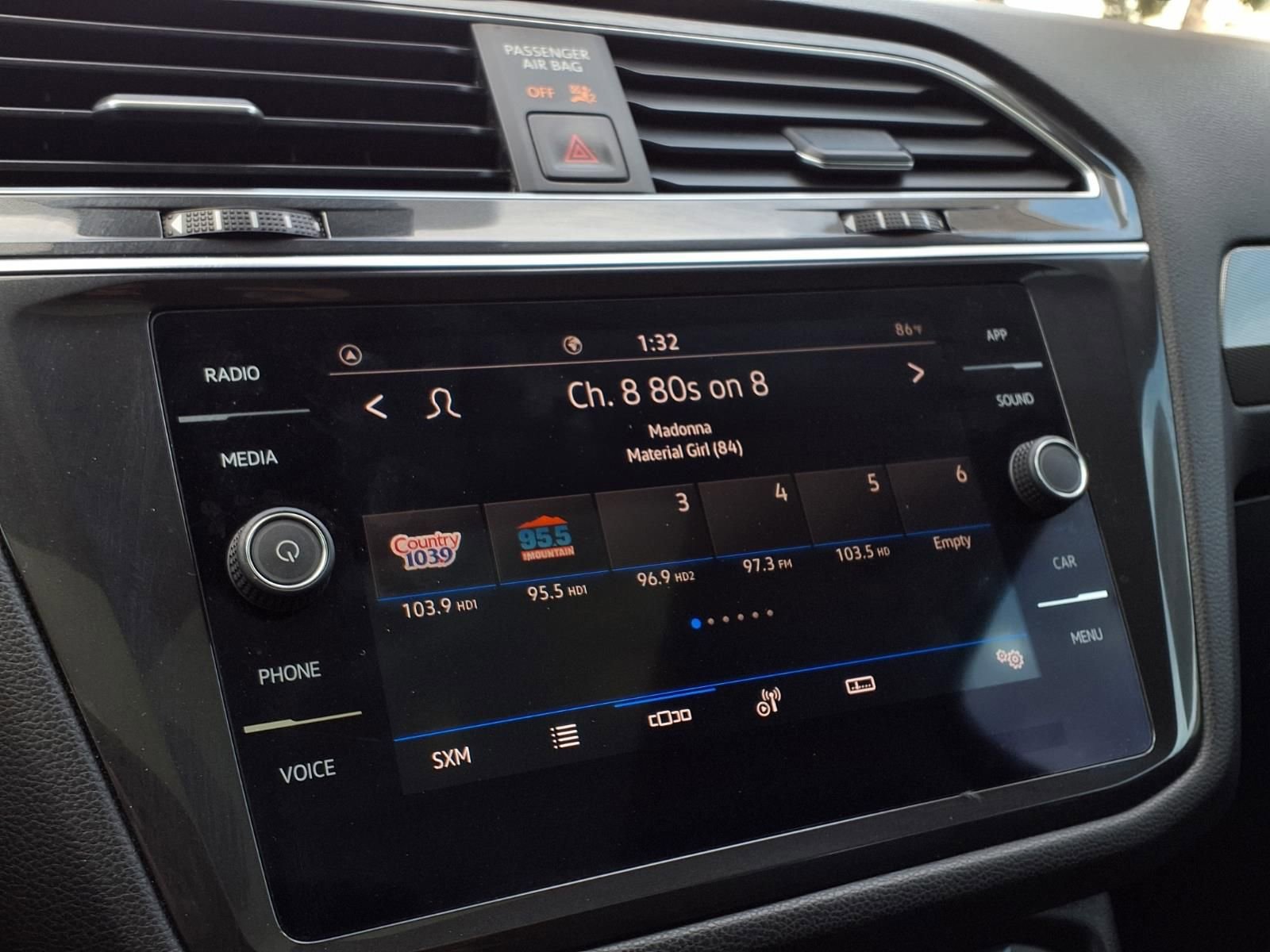 Used 2023 Volkswagen Tiguan SE w/ Panoramic Sunroof Package FWD image 8