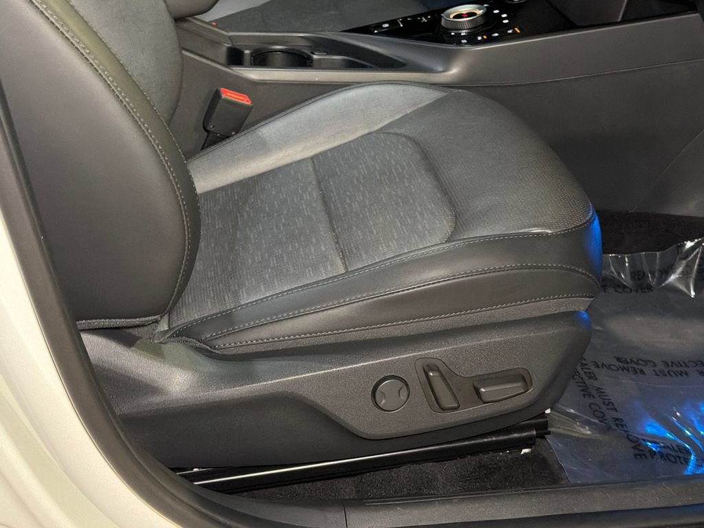 Certified 2023 Kia Niro Wave FWD image 14