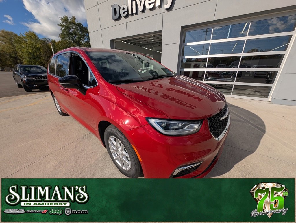 New 2026 Chrysler Pacifica Select