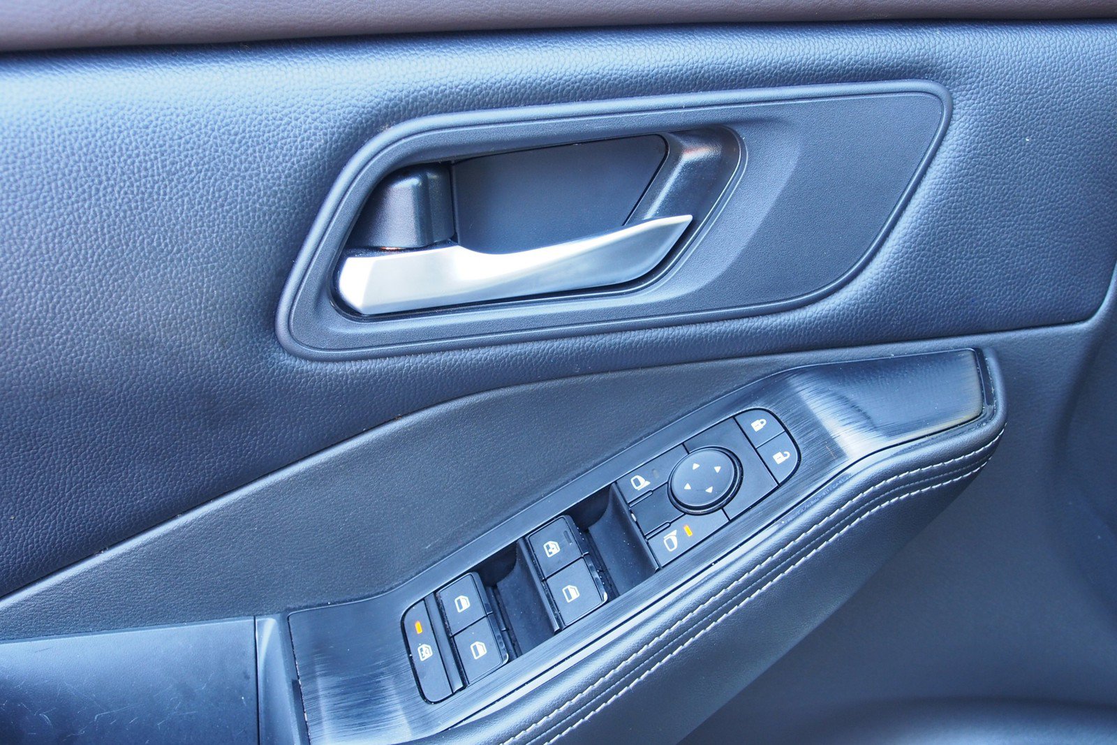 Used 2023 Nissan Rogue SV FWD image 19