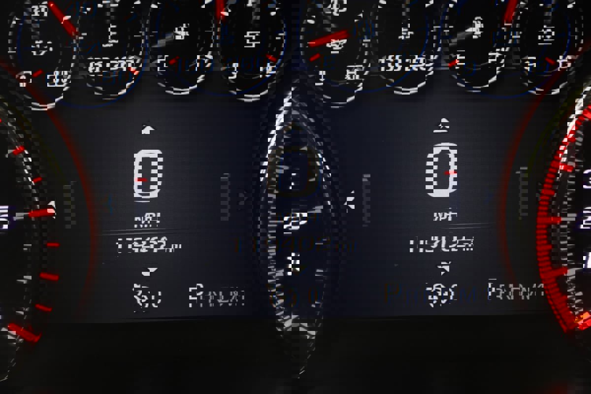 Used 2016 GMC Sierra 2500 Denali w/ Suspension Package, Off-Road AWD/4WD image 35