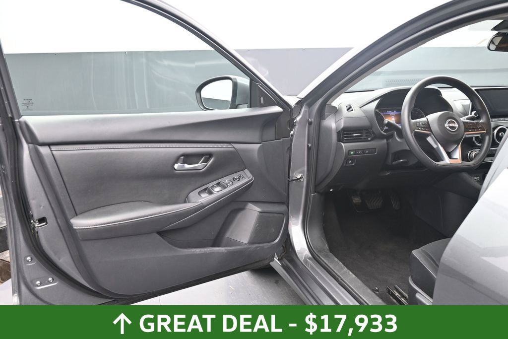 Used 2024 Nissan Sentra SV FWD image 17