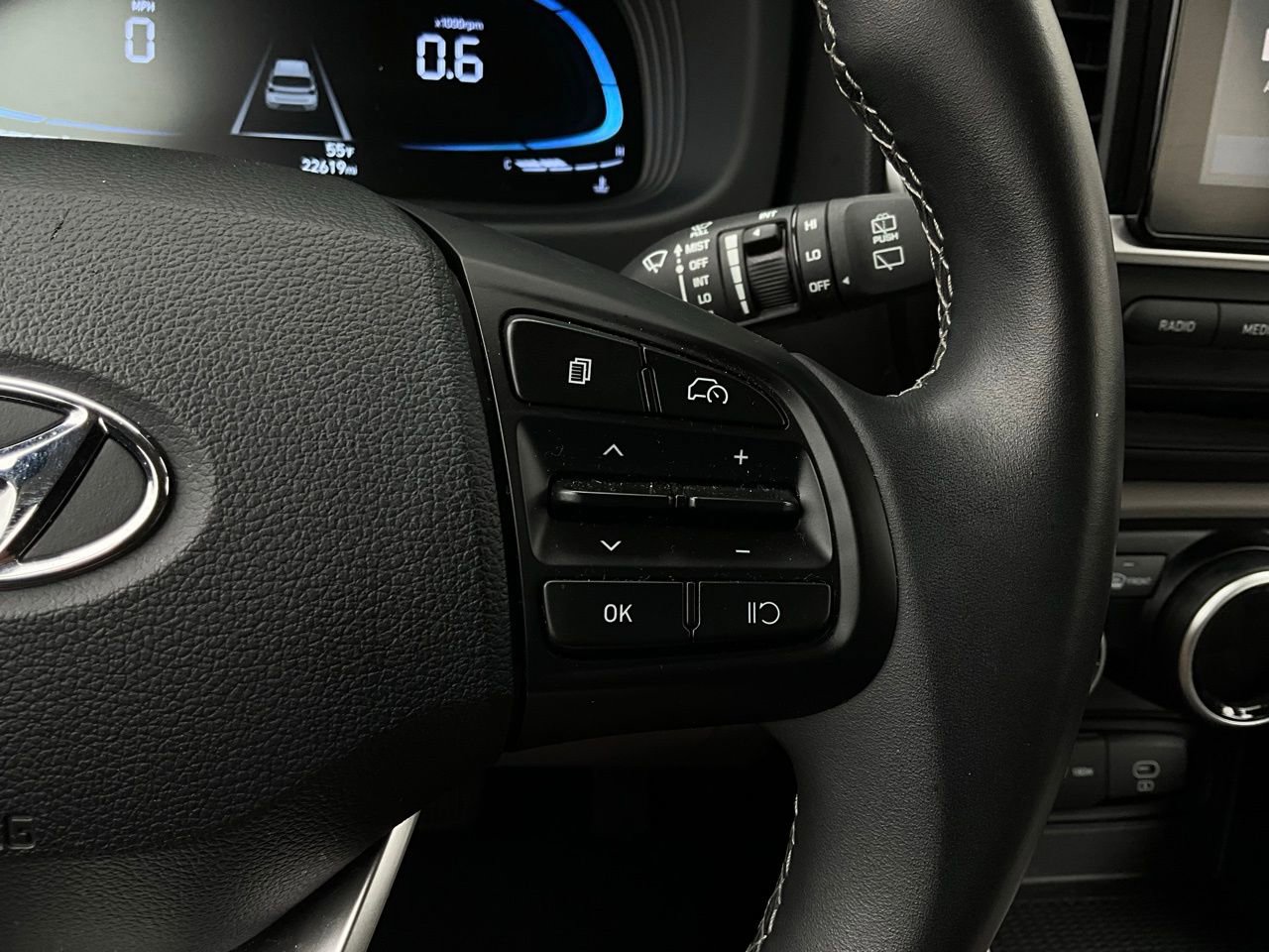 Used 2025 Hyundai Venue SEL image 35