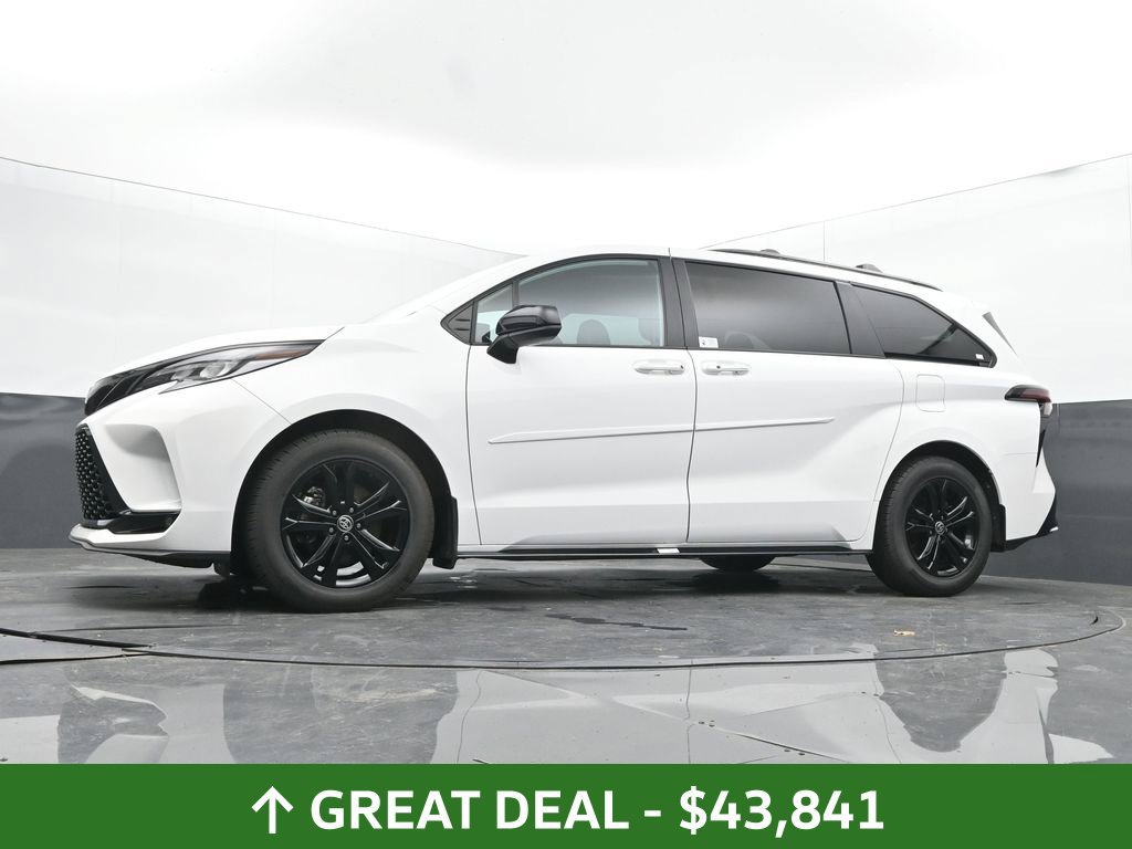 Used 2025 Toyota Sienna XSE AWD/4WD image 39