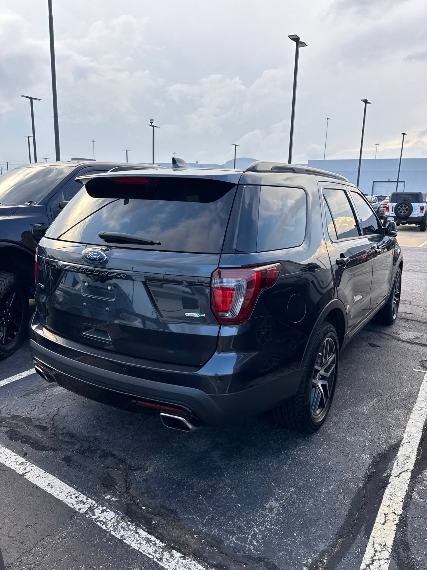 Used 2017 Ford Explorer Sport w/ Equipment Group 401A AWD/4WD image 3