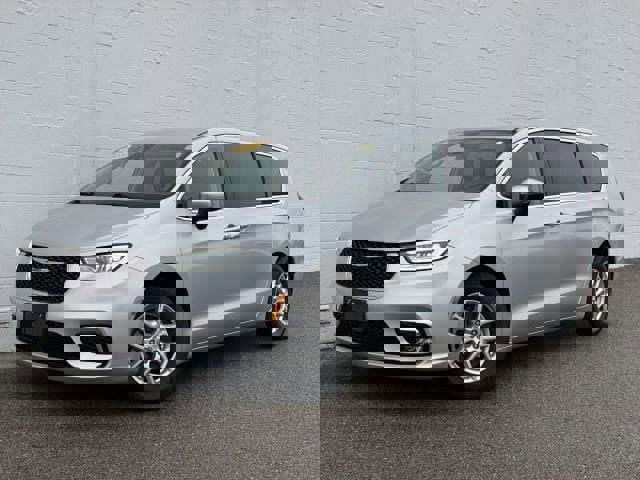 Used 2023 Chrysler Pacifica Touring-L
