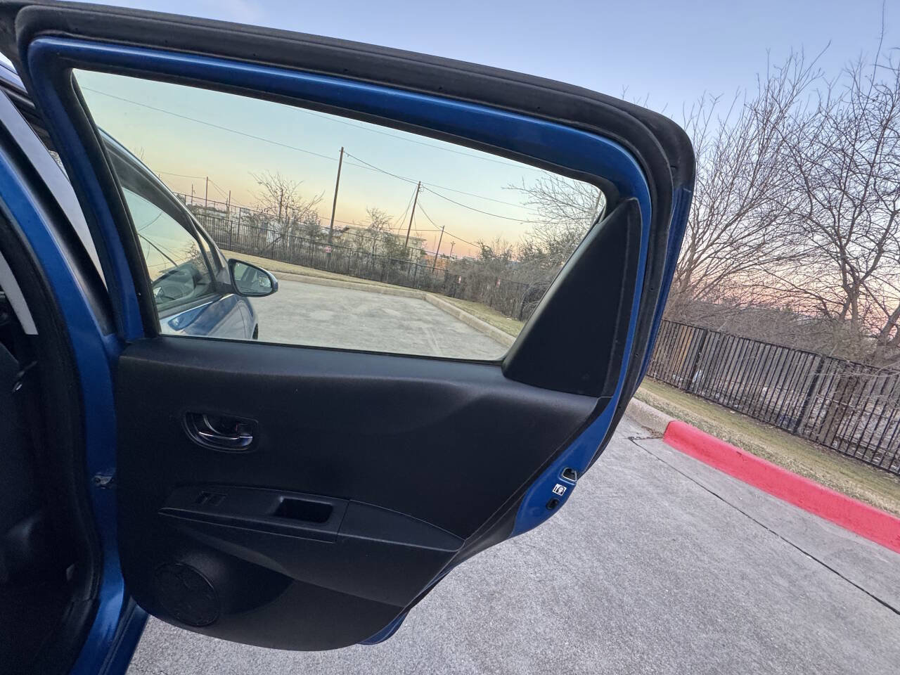 Used 2013 Toyota Yaris LE image 22